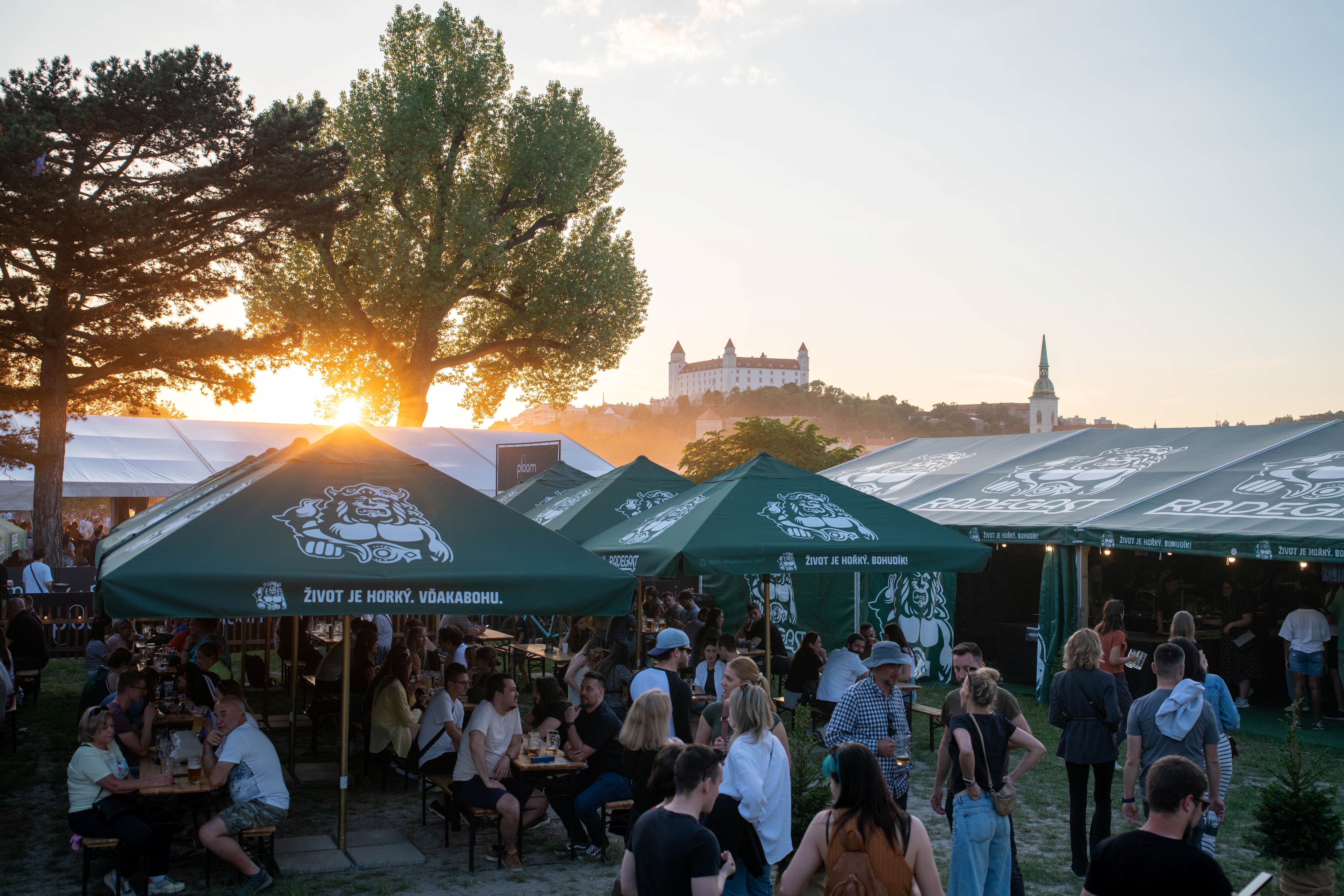 Kvalita piva sa na letných festivaloch zlepšila. Skvelý pivný zážitok si ľudia vychutnajú na 200 akciách po celom Slovensku